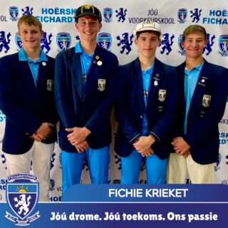 𝗙𝗜𝗖𝗛𝗜𝗘 𝗞𝗥𝗜𝗘𝗞𝗘𝗧 🏏

Baie geluk aan Diederik de Vos, Jaden Geldenhuys, Roelof Herbst en Nicolaas Vermeulen wat verkies is vir die OFS Smart Repair Turbo Boosters Uitnodigingspan wat aan die Greyt Bash-kriekettoernooi op 28 en 29 Augustus 2026 gaan deelneem.

Die uitnodigingspan bestaan uit vier spelers elk van Hoërskool Fichardtpark, Hoërskool Jim Fouché en Hoërskool Sentraal – ’n besondere prestasie om deel van hierdie span te wees.

’n Spesiale geluk ook aan Diederik en Jaden, wat vir die tweede agtereenvolgende jaar vir die span gekies is nadat hulle verlede jaar deel was van die wenspan wat die Greyt Bash-titel ingepalm het.

Ons is ongelooflik trots op julle en wens julle alle sterkte toe. Geniet elke oomblik en dra die Fichie-kleure met trots!

#fichiekrieket #joudrome #joutoekoms #onspassie