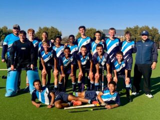𝗙𝗜𝗖𝗛𝗜𝗘 𝗛𝗢𝗞𝗞𝗜𝗘 🏑

Baie geluk aan ons o.16A-hokkiespan met hul puik 3–1-oorwinning oor JF!

Met dié oorwinning eindig die span algeheel derde in die Stadsliga. Ons is ongelooflik trots op julle!

#fichiehokkie #joudrome #joutoekoms #onspassie
