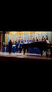 𝗙𝗜𝗖𝗛𝗔𝗥𝗗𝗧𝗣𝗔𝗥𝗞 𝗦𝗞𝗢𝗢𝗟𝗞𝗢𝗢𝗥 𝗦𝗞𝗜𝗧𝗧𝗘𝗥 🎶

Baie geluk aan ons skoolkoor wat tydens die Vrystaatse Kunswedstryd ’n uitstekende 84,5% behaal het!

Ons is ongelooflik trots op elke koorlid wat met soveel toewyding, harde werk en passie opgetree het. Julle het ons Fichie-gees pragtig verteenwoordig!

Julle laat ons harte sing! 💙

#fichietrots #joudrome #joutoekoms #onspassie