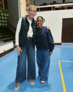 FICHARDTPARK NETBALAFRIGTERS BY VARSITY NETBAL🏐

Ons is trots op Karla Pretorius, Hoërskool Fichardtpark Direkteur van Netbal en Jade Lemmetjies,  buite-afrigter, wat onderskeidelik by UFS en CUT help afrig.

As ervare afrigters is hul betrokkenheid op Varsity-vlak van groot waarde.  Die kennis, ervaring en blootstelling wat hulle daar opdoen, bring hulle terug na ons Fichardtpark netbalspelers en netbalprogram toe — tot voordeel van ons spelers en die voortdurende groei van ons netbalprogram.

#fhpnetbal #fhptrots #fhpdrome #jou voorkeurskool