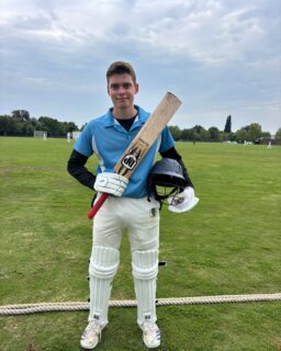 ROSESTAD O/15 KRIEKETFEES

Met die reënweer is daar besluit dat daar verkorte wedstryde gespeel sal word. 

Ficardtpark vs Jim Fouché
25beurte

Fichies kolf eerste en teken 242/5 in 25 beurte aan
Beste kolwers:

Pieter de Bruyn 124(91)

Dillon Stephens 29(19)

Beste boulers:

Tobie v Vuuren
3/13

Modise Nyati
3/19

JF teken 94/8 in 17 beurte aan voordat die reën die laaste sê het.

Fichies wen volgens die Duckworth Lewis metode met 108 lopies.

BAIE GELUK AAN PIETER DE BRUYN MET SY 100TAL.