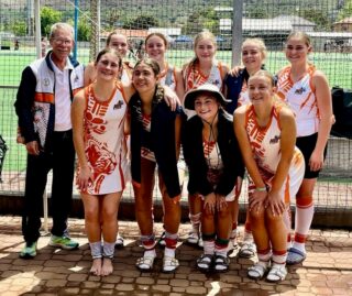 𝗕𝗢𝗞𝗞𝗜𝗘𝗪𝗘𝗘𝗞 | 𝗦𝗢𝗠𝗘𝗥𝗪𝗘𝗘𝗞

Ons Fichies maak ons trots by die Bokkieweek Somerweek wat van 29 September tot 3 Oktober in Pretoria plaasvind!

Baie geluk aan Dillon Stephens, een van ons o.14-rugbymanne, wat as Speler van die Week aangewys is! Dillon is ook die kaptein van sy span, wat die finaal vs Verre-Noord met 19–5 gewen het. Welgedaan, Dillon!

Vier van ons Fichie-meisies verteenwoordig die Vrystaatse o.17-span:
• Katelyn Kemp
• Lisa van Deventer
• Jolene Peens
• Umarie Bloem

Die span word afgerig deur Richard Kruger, een van Fichies se buiteafrigters.

Baie geluk aan al ons deelnemers en hul afrigter. Ons is trots op julle!

#fichietrots #joudrome #joutoekoms #onspassie
