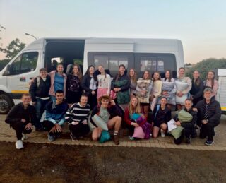 𝗔𝗞𝗔𝗗𝗘𝗠𝗜𝗘𝗦𝗘 𝗧𝗢𝗘𝗥

Dag 1 en die pret is reeds aan die gang! Ons Fichies geniet elke oomblik — hier wag nuwe ontdekkings en lekker herinneringe!

#joudrome #joutoekoms #onspassie