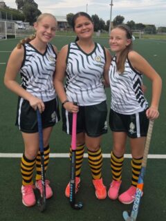 𝗛𝗢𝗞𝗞𝗜𝗘 | 𝗼.𝟭𝟰 𝗗𝗨𝗜𝗞𝗘𝗥𝗦𝗣𝗔𝗡

Baie geluk aan Kasey Lombaard, Mienke Labuschagne en Mikayla Blignaut wat vir die o/14 Duiker-hokkiespan gekies is!

Hulle het tydens die vakansie in die Kaap deelgeneem, waar die span vyf wedstryde gespeel en twee gewen het.

Ons is trots op julle, Fichies! Hou aan om julle passie vir hokkie uit te leef!

#joudrome #joutoekoms #onspassie