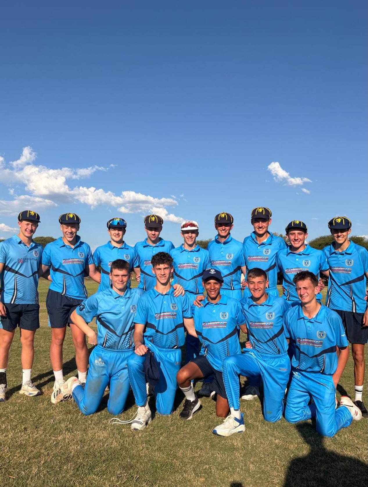 FICHIE KRIEKET🏏

ITEC Noord-Kaap T20 Toernooi
(Hoërskool Kalahari)

WEDSTRYD 2 VS HOËRSKOOL DUINEVELD

Fichies kolf eerste en teken 137 lopies aan.

Bestes kolwers:
Diederik de Vos 53(40)
Heinrich Kemp 36(26)

Beste boulers:
EJ v Zyl 3 paaltjies vir 17 lopies. 

Justin Genade 2 paaltjies vir 7 lopies.
 
Christiaan Myburg 2 paaltjies vir 16 lopies. 

Fichies wen met 65 lopies.

Ons as Fichies is trots op puik krieket wat gespeel word. 

#fichietrots #fichiekrieket #jouvoorkeurskool