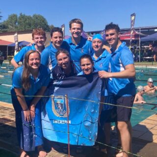 SWEM: STAATSPRESIDENT SWART GALA

Die swemspan van Hoërskool Fichardtpark het onlangs aan die Staatspresident Swart swemgala deelgeneem.  Ons Fichies het baie goed geswem en die dag baie geniet.

Aila van Biljon behaal:
2d plek in 50m Vryslag
1ste plek in 50m Rugslag
2 de plek in 50m Borsslag 
Jonathan Maasdorp behaal:
2de in 50 m Vryslag, 
1ste in 50 m Borsslag 
1ste IM
Jandré Tredoux behaal:
3 de in 50m Rugslag
3 de in 50 m Vlinderslag

#fichieswem #fichiesport #joutoekoms #joudrome #onspassie